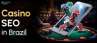 Người chơi Việt Nam sử dụng điện thoại thông minh để cá cược trực tuyến trên 365ok